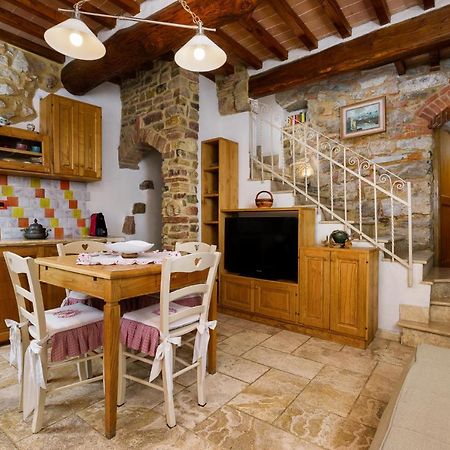 La Casetta Nel Borgo Castelnuovo di Val di Cecina Esterno foto
