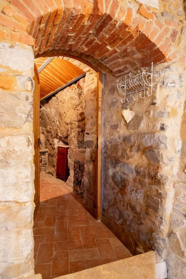La Casetta Nel Borgo Castelnuovo di Val di Cecina Esterno foto