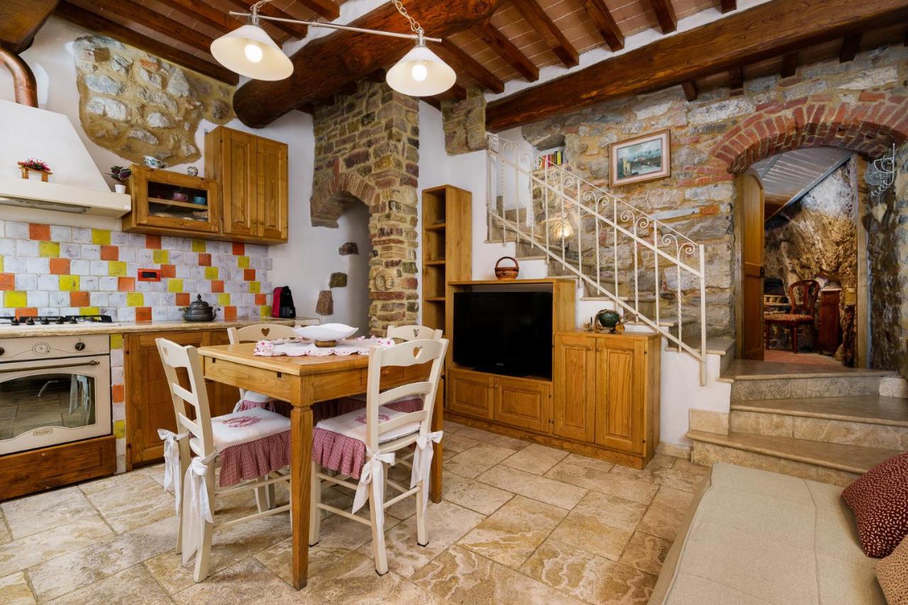 La Casetta Nel Borgo Castelnuovo di Val di Cecina Esterno foto
