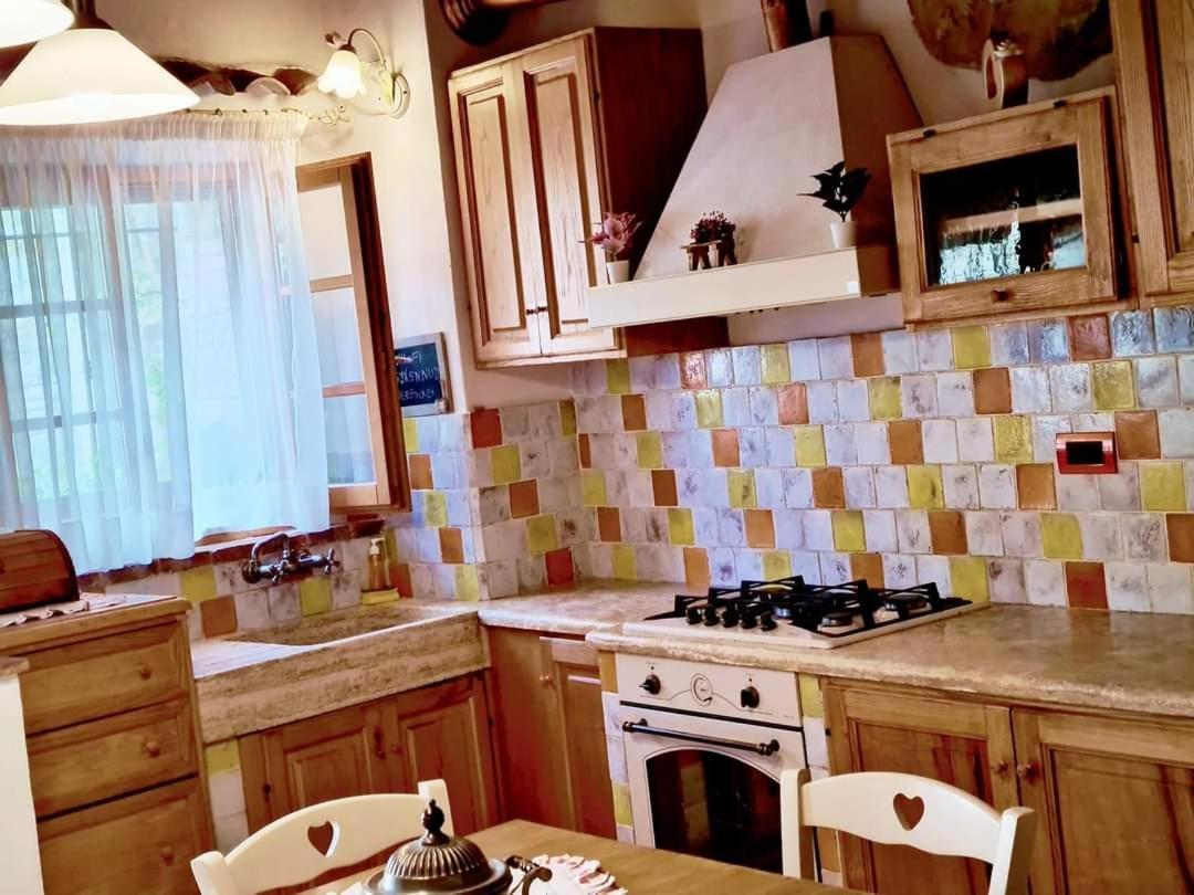 La Casetta Nel Borgo Castelnuovo di Val di Cecina Esterno foto