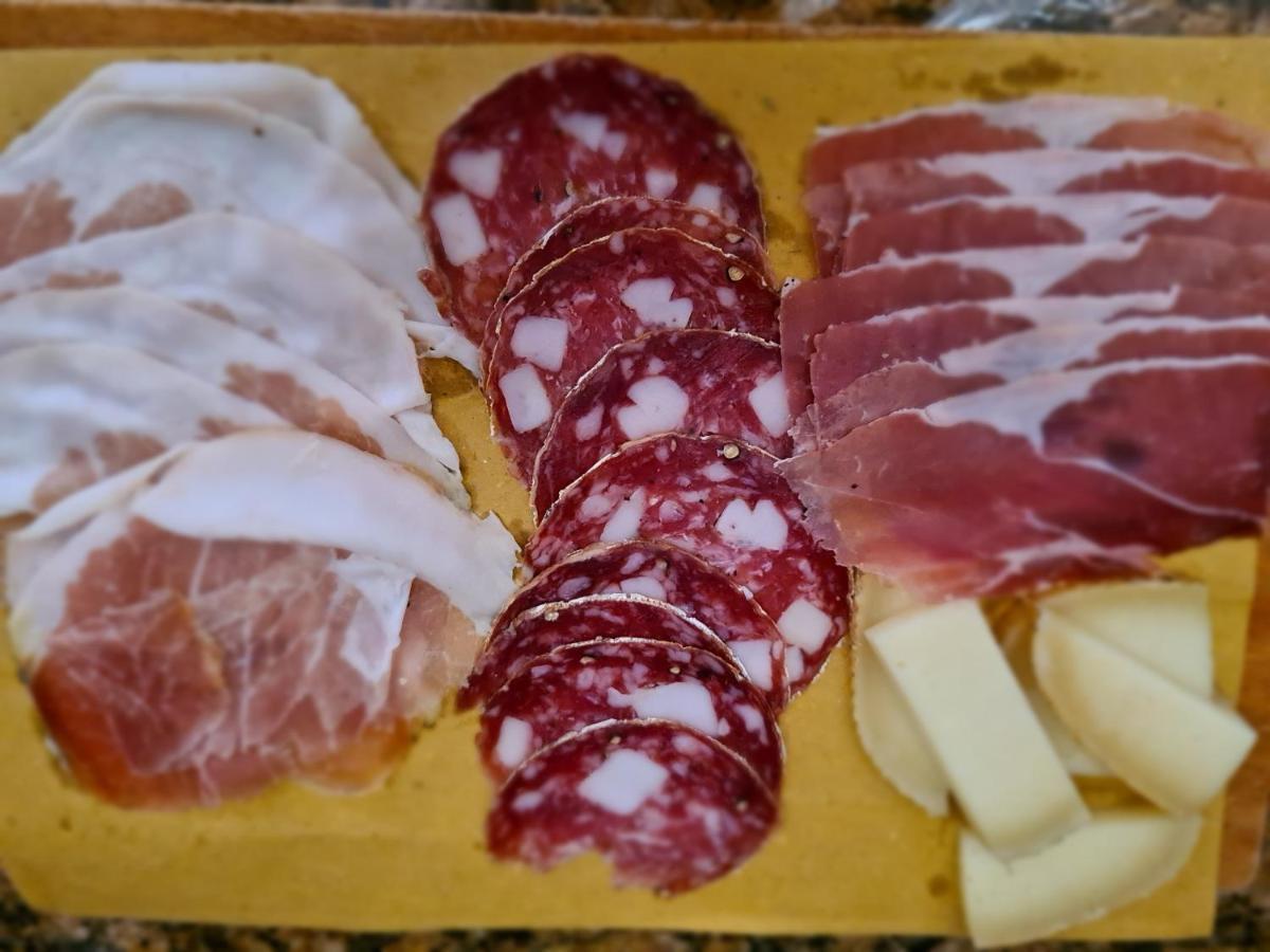 La Casetta Nel Borgo Castelnuovo di Val di Cecina Esterno foto